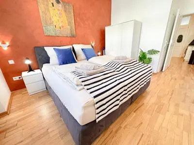 Ein Bett oder Betten in einem Zimmer der Unterkunft 2 Bedroom Apartments, near Belvedere, Equipped Kitchen, no Elevator 4th Floor