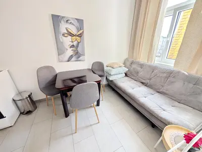 Ein Sitzbereich in der Unterkunft Charming Stay - Close to Vienna Attractions MZ27