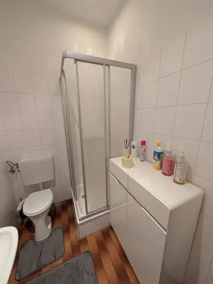 Ein Badezimmer in der Unterkunft Cozy Apartment in Simmering