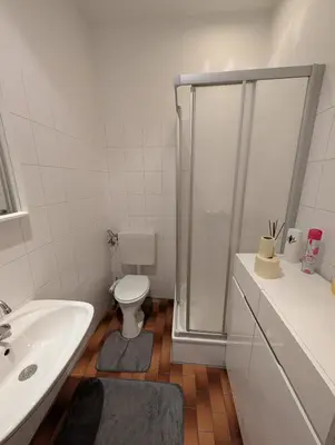 Ein Badezimmer in der Unterkunft Cozy Apartment in Simmering
