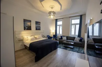 Ein Bett oder Betten in einem Zimmer der Unterkunft Sapphire Suite