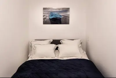 Ein Bett oder Betten in einem Zimmer der Unterkunft Sapphire Suite