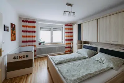 Ein Bett oder Betten in einem Zimmer der Unterkunft Ferienwohnung Parndorf