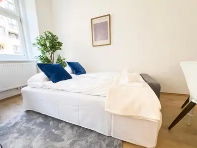 Ein Bett oder Betten in einem Zimmer der Unterkunft 2 Bedroom Apartments, 18 Min to city center, Kitchen, Smart TV