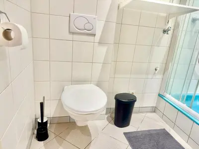 Ein Badezimmer in der Unterkunft Cosy Central Long-Term Apartment