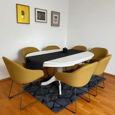 Ein Sitzbereich in der Unterkunft Central Apartment