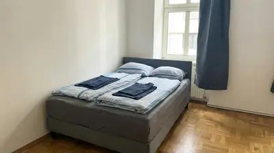 Ein Bett oder Betten in einem Zimmer der Unterkunft Stylish 1BR City Apartment for 5, Great Location