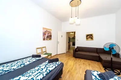 Ein Bett oder Betten in einem Zimmer der Unterkunft Family Rooms - 7 Minutes to Schönbrunn Palace