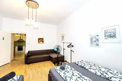 Ein Bett oder Betten in einem Zimmer der Unterkunft Family Rooms - 7 Minutes to Schönbrunn Palace