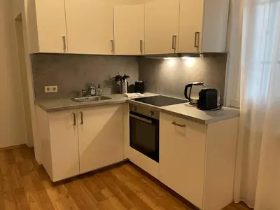 Küche/Küchenzeile in der Unterkunft Sunny 3BR Central Apartment