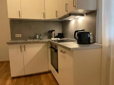 Küche/Küchenzeile in der Unterkunft Sunny 3BR Central Apartment