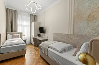 Ein Bett oder Betten in einem Zimmer der Unterkunft Meidling Rooms I 1 Min to U6 I Self Check In
