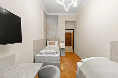 Ein Bett oder Betten in einem Zimmer der Unterkunft Meidling Rooms I 1 Min to U6 I Self Check In