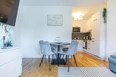 Küche/Küchenzeile in der Unterkunft Stylish 1BR Apartment near Favoritenstrasse Central and Cozy