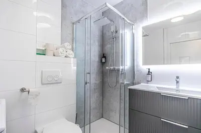 Ein Badezimmer in der Unterkunft Stylish 1BR Apartment near Favoritenstrasse Central and Cozy