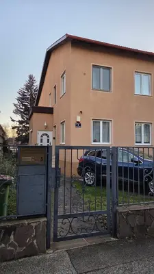 Das Gebäude in dem sich die Ferienwohnung befindet