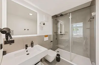 Ein Badezimmer in der Unterkunft Limehome Vienna Hietzinger Hauptstraße