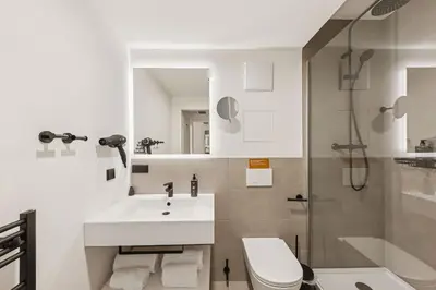 Ein Badezimmer in der Unterkunft Limehome Vienna Hietzinger Hauptstraße