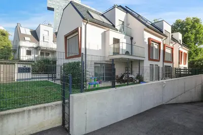 Das Gebäude in dem sich die Ferienwohnung befindet