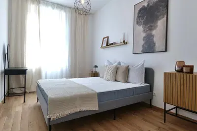 Ein Bett oder Betten in einem Zimmer der Unterkunft Toplage beim Rathaus Grace Family City Apartment