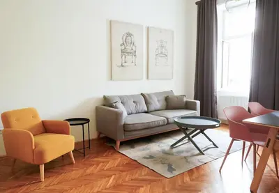 Ein Sitzbereich in der Unterkunft HeyMi Apartments Stolberggasse