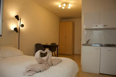 Ein Bett oder Betten in einem Zimmer der Unterkunft Modern City Apartment for 2 I Free Parking