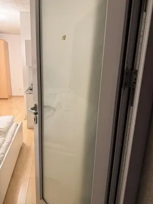 Ein Bett oder Betten in einem Zimmer der Unterkunft Modern City Apartment for 2 I Free Parking