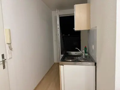 Küche/Küchenzeile in der Unterkunft Spacious City Apartment for 2 I Free Parking