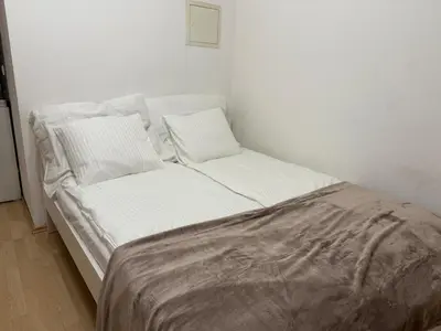 Ein Bett oder Betten in einem Zimmer der Unterkunft Spacious City Apartment for 2 I Free Parking