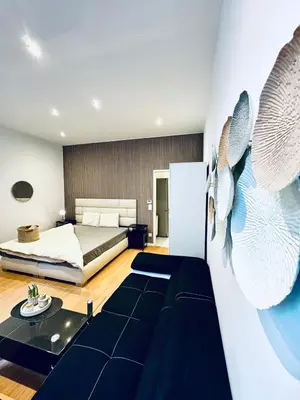 Ein Bett oder Betten in einem Zimmer der Unterkunft Comfy 1-Bedroom Apartment, 12 Minutes from Central Area
