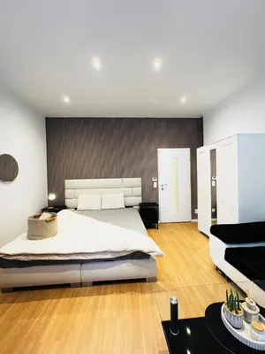 Ein Bett oder Betten in einem Zimmer der Unterkunft Comfy 1-Bedroom Apartment, 12 Minutes from Central Area