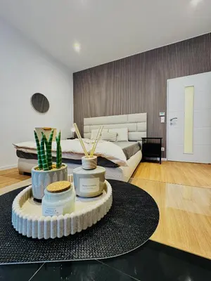 Ein Sitzbereich in der Unterkunft Comfy 1-Bedroom Apartment, 12 Minutes from Central Area