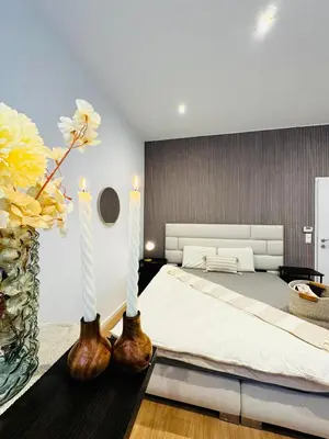 Ein Bett oder Betten in einem Zimmer der Unterkunft Comfy 1-Bedroom Apartment, 12 Minutes from Central Area