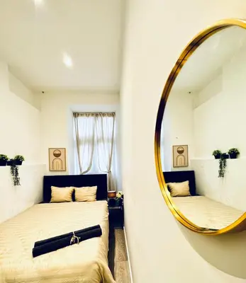 Ein Bett oder Betten in einem Zimmer der Unterkunft Private Rooms in Affordable 5-Bedroom Apartment