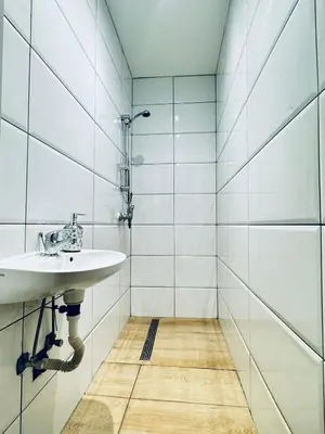 Ein Badezimmer in der Unterkunft Private Rooms in Affordable 5-Bedroom Apartment