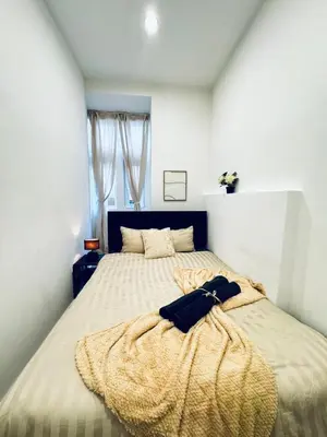 Ein Bett oder Betten in einem Zimmer der Unterkunft Private Rooms in Affordable 5-Bedroom Apartment