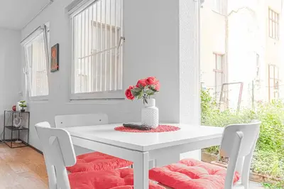 Grundriss der Unterkunft Comfortable 2BR Apt, Close to Belvedere Palace