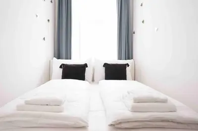 Ein Bett oder Betten in einem Zimmer der Unterkunft Modern living in city center - fully equipped