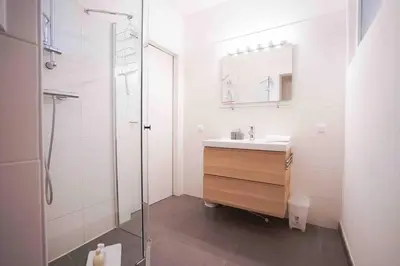 Ein Badezimmer in der Unterkunft Modern living in city center - fully equipped
