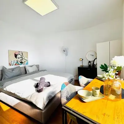 Comfortable Private Rooms in 5BR Apartment Near Kaufpark Alterlaa