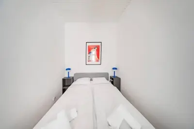 Ein Bett oder Betten in einem Zimmer der Unterkunft Blue and Pink Oasis Cozy Designer Retreat