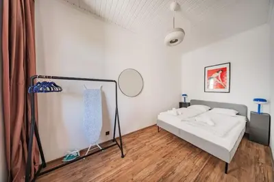 Ein Bett oder Betten in einem Zimmer der Unterkunft Blue and Pink Oasis Cozy Designer Retreat