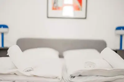 Ein Bett oder Betten in einem Zimmer der Unterkunft Blue and Pink Oasis Cozy Designer Retreat