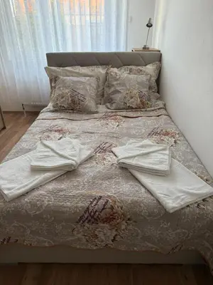 Ein Bett oder Betten in einem Zimmer der Unterkunft Casa Mea Privatzimmer 2