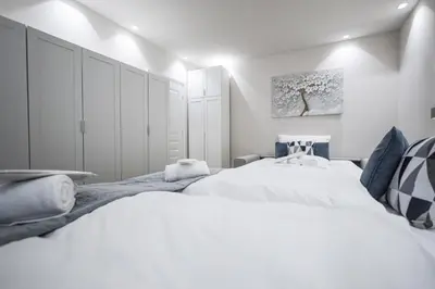 Ein Bett oder Betten in einem Zimmer der Unterkunft BRAND NEW! Apartment Gold - right near Schönbrunn Palace