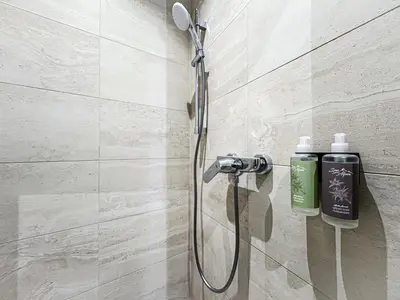Ein Badezimmer in der Unterkunft BRAND NEW! Apartment Silver - right near Schönbrunn Palace