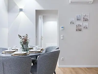 Ein Sitzbereich in der Unterkunft BRAND NEW! Apartment Emerald - right near Schönbrunn Palace