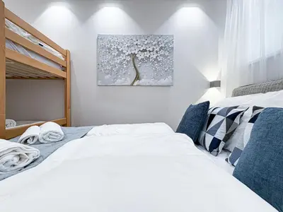 Ein Bett oder Betten in einem Zimmer der Unterkunft BRAND NEW! Apartment Emerald - right near Schönbrunn Palace