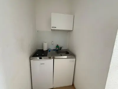 Küche/Küchenzeile in der Unterkunft Bright and Cozy Apartment for 2 I Free Parking