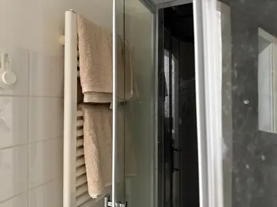Ein Badezimmer in der Unterkunft Bright and Cozy Apartment for 2 I Free Parking